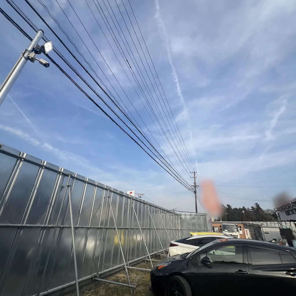 駐車場側も防犯カメラがしっかりと監視